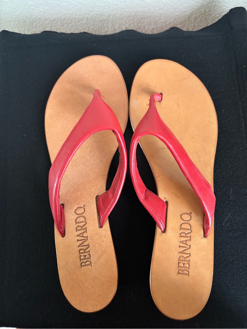 Bernardo Red Leather Wedge Thong Sandals Made in Italy Size 8M